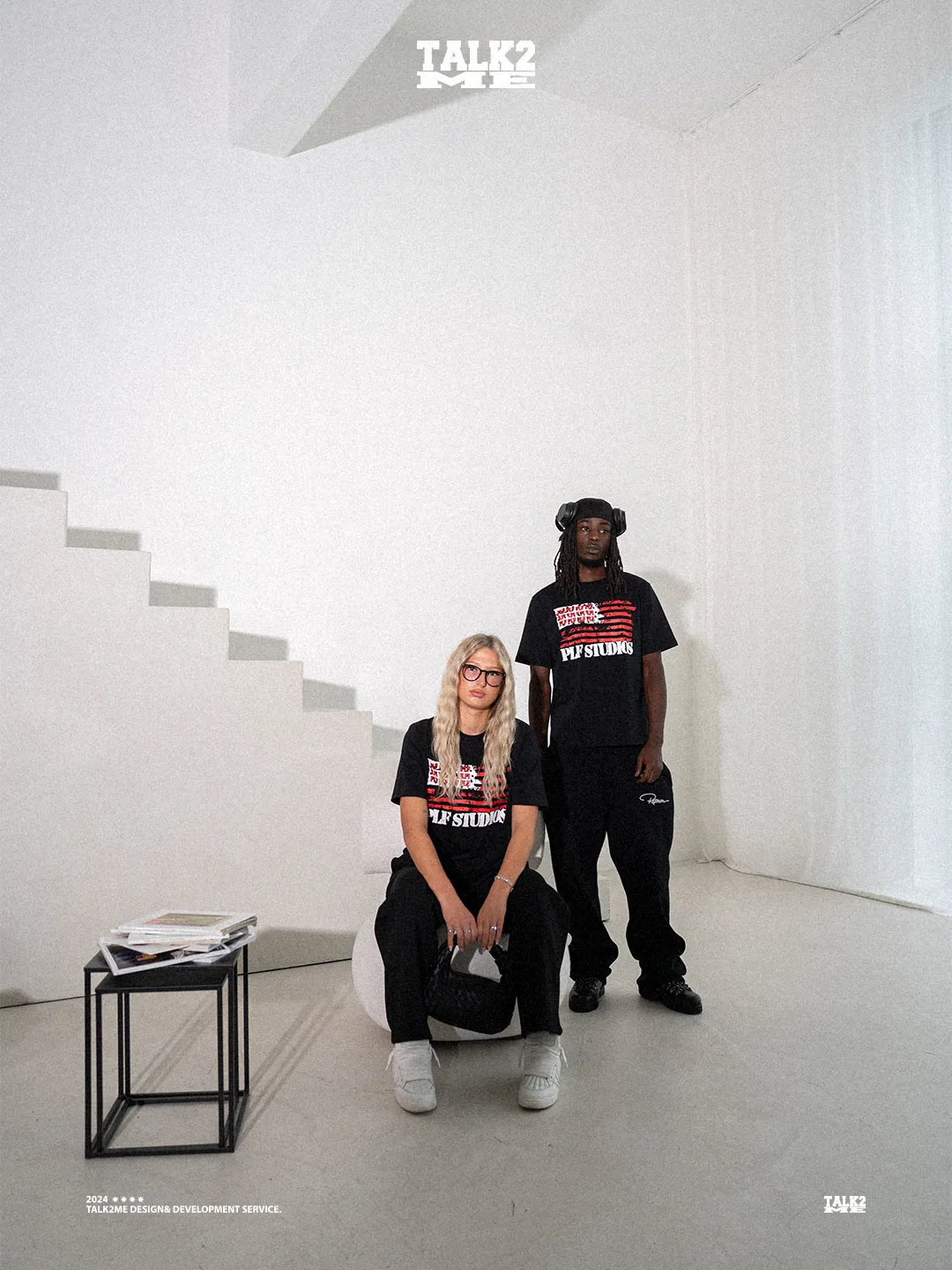 Content-Talks-Editorial PLF Studios: Paar in hellem Studioraum mit Treppe.